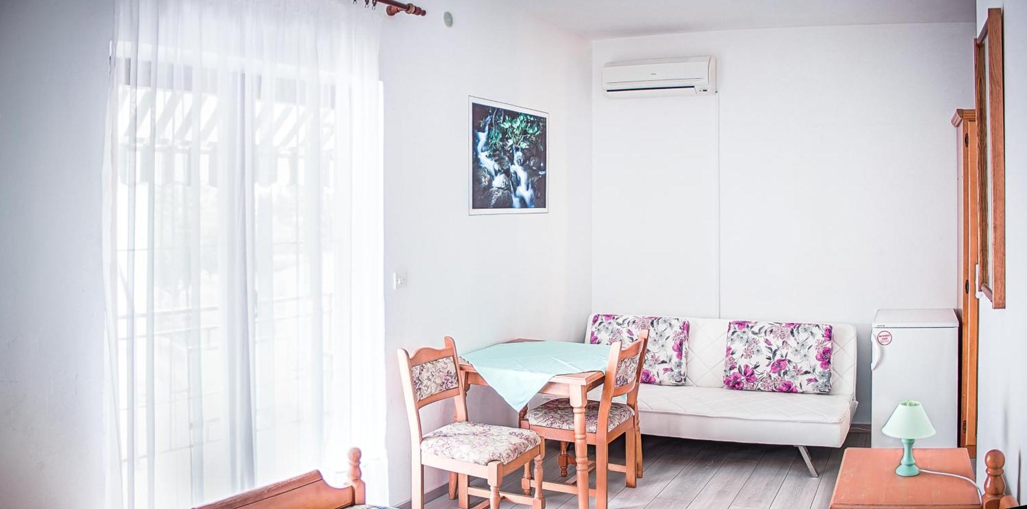Apartments And Rooms Mare-Monti Starigrad Paklenica Rom bilde