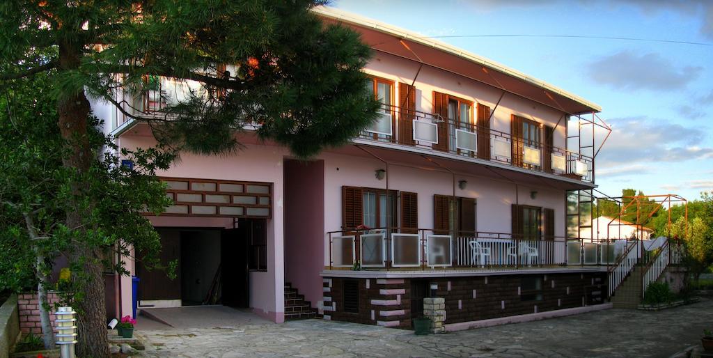 Apartments And Rooms Mare-Monti Starigrad Paklenica Eksteriør bilde