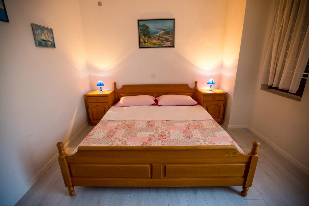 Apartments And Rooms Mare-Monti Starigrad Paklenica Eksteriør bilde