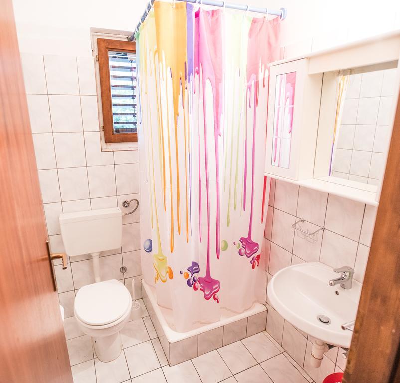 Apartments And Rooms Mare-Monti Starigrad Paklenica Eksteriør bilde