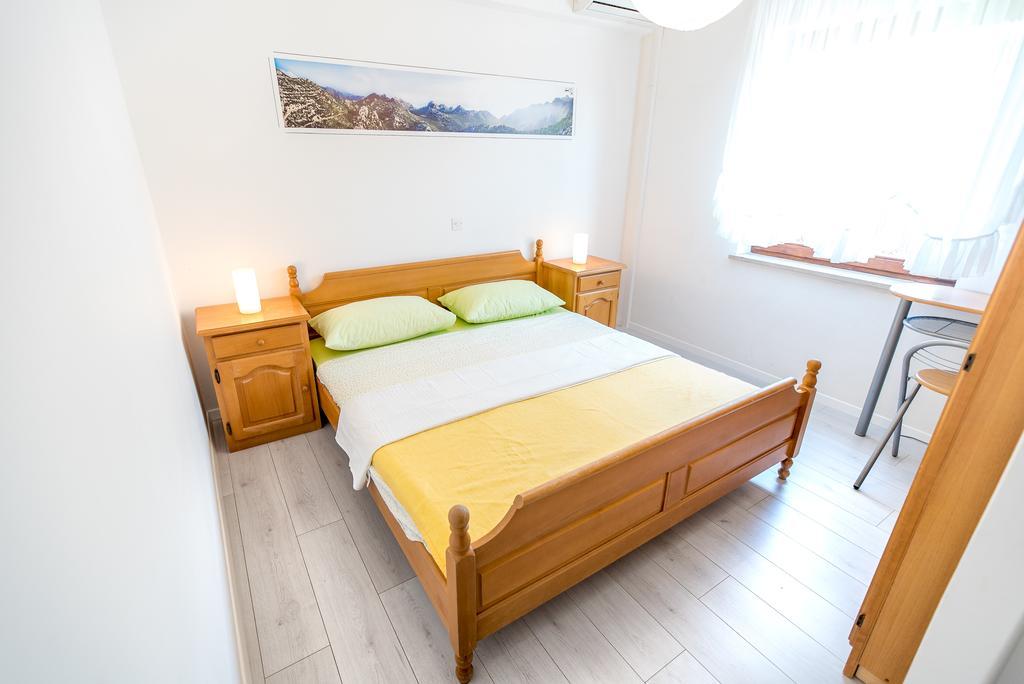 Apartments And Rooms Mare-Monti Starigrad Paklenica Eksteriør bilde