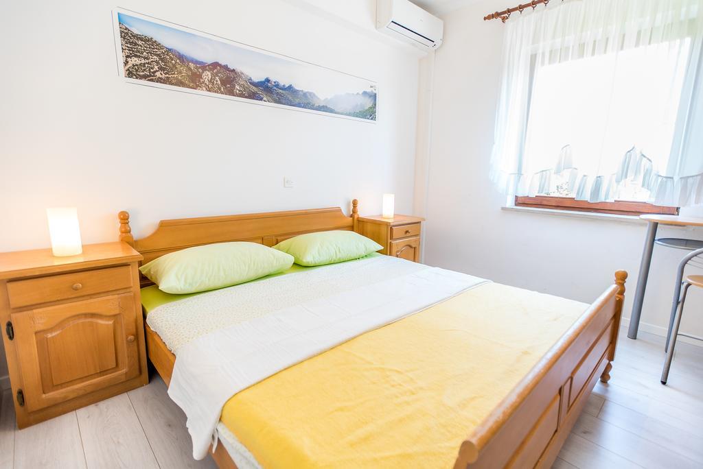 Apartments And Rooms Mare-Monti Starigrad Paklenica Eksteriør bilde