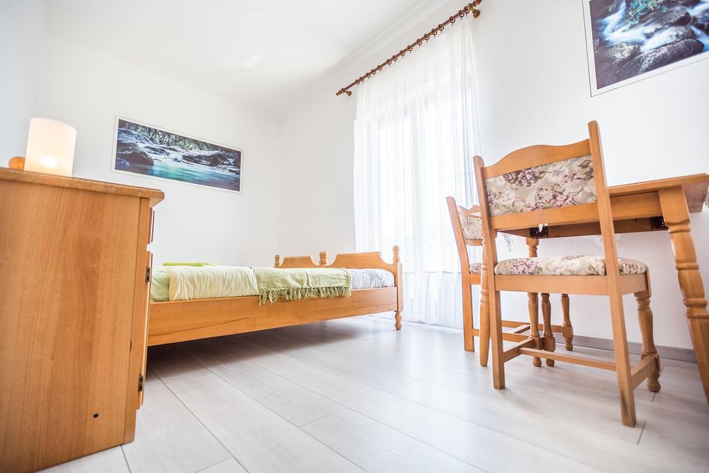 Apartments And Rooms Mare-Monti Starigrad Paklenica Eksteriør bilde