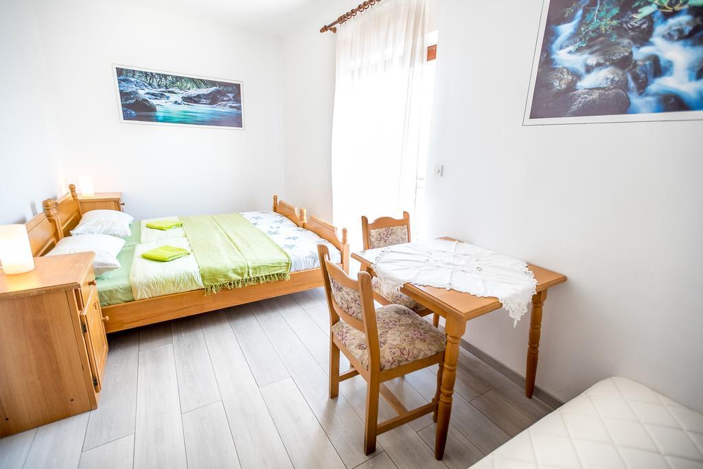 Apartments And Rooms Mare-Monti Starigrad Paklenica Eksteriør bilde