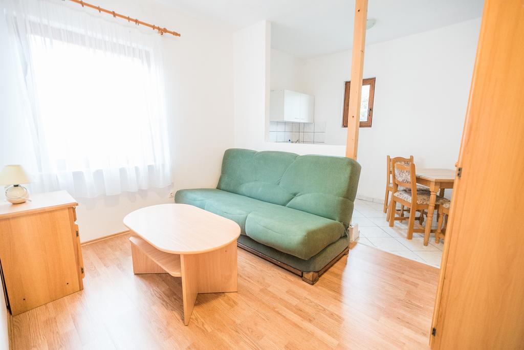 Apartments And Rooms Mare-Monti Starigrad Paklenica Eksteriør bilde