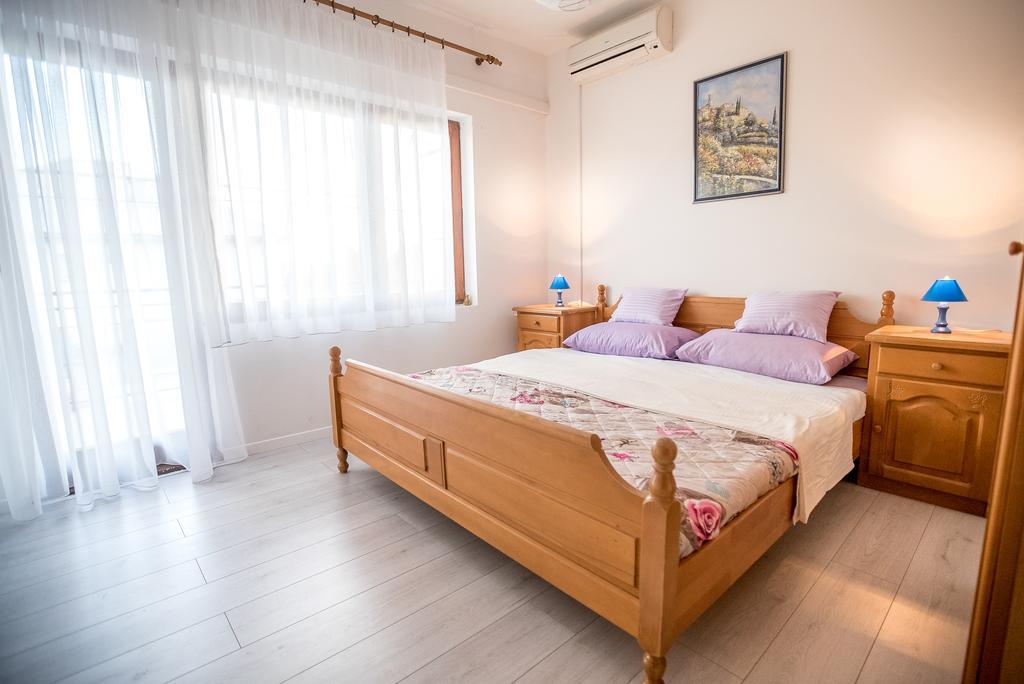 Apartments And Rooms Mare-Monti Starigrad Paklenica Eksteriør bilde