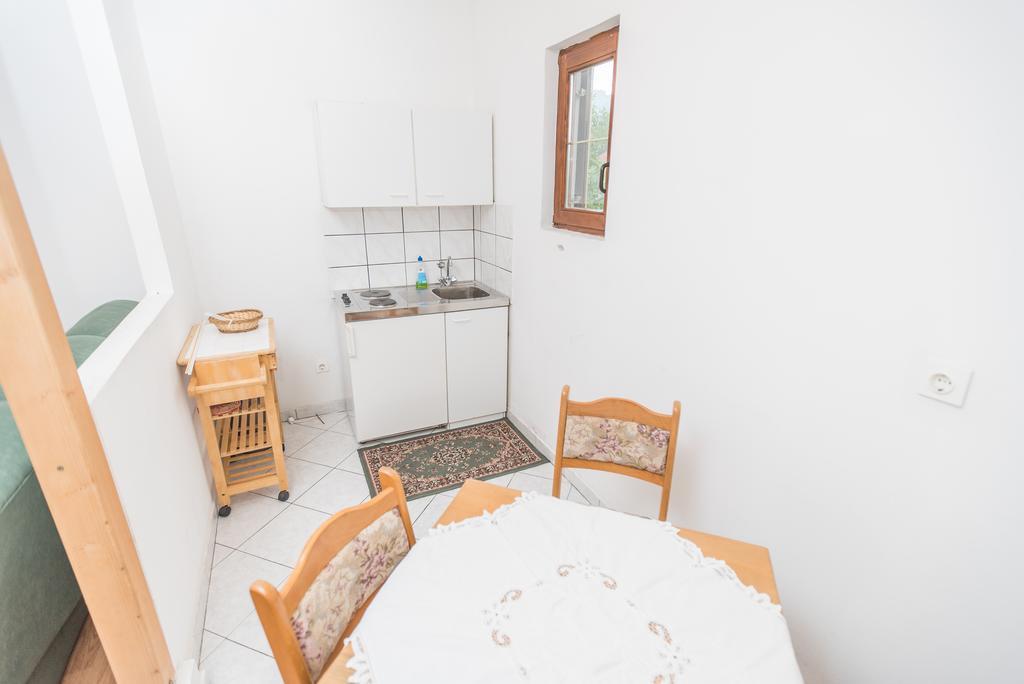 Apartments And Rooms Mare-Monti Starigrad Paklenica Eksteriør bilde