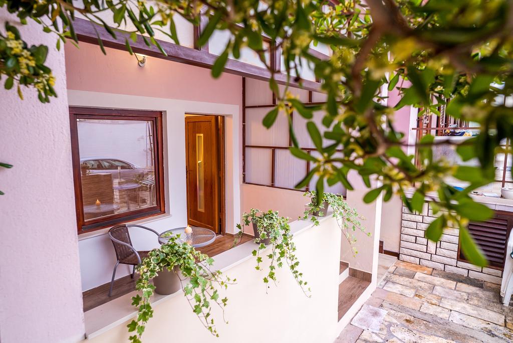 Apartments And Rooms Mare-Monti Starigrad Paklenica Eksteriør bilde