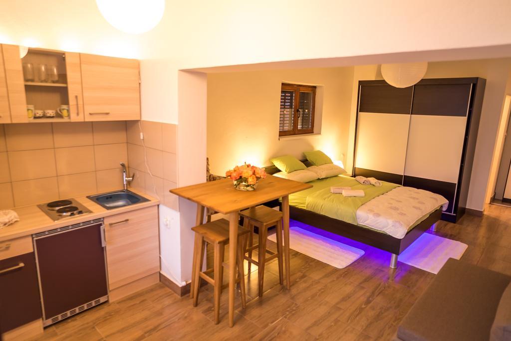 Apartments And Rooms Mare-Monti Starigrad Paklenica Eksteriør bilde